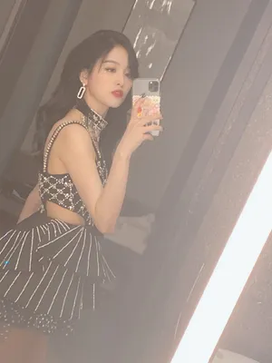 吴宣仪后台性感自拍照图片_2