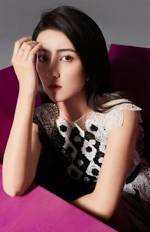 梁洁清雅灵动时尚写真图片