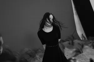 古力娜扎简洁度假风写真花絮图片_5