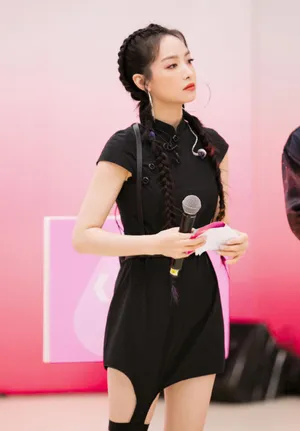 宋茜《创造营2020》国风旗袍剧照图片_2