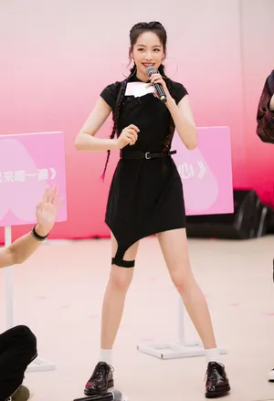 宋茜《创造营2020》国风旗袍剧照图片_5