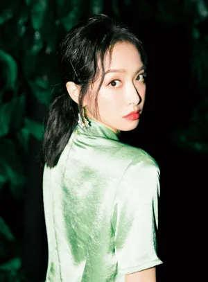 宋茜绿丝绸夏日风情写真图片_10