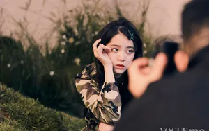 欧阳娜娜鲜花时尚大片写真图片_2