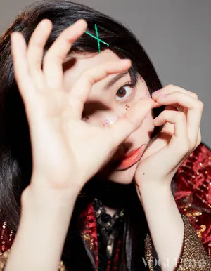 欧阳娜娜鲜花时尚大片写真图片_3