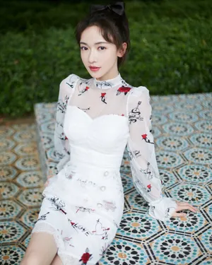 吴谨言印花裙性感写真图片_4