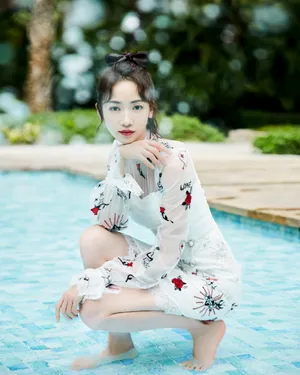 吴谨言印花裙性感写真图片_5