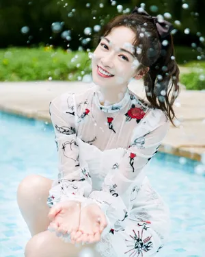 吴谨言印花裙性感写真图片_6