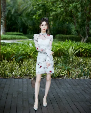 吴谨言印花裙性感写真图片_7