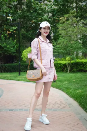 宣璐粉嫩性感街拍写真图片_7