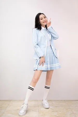 王鸥清纯甜美女团制服写真