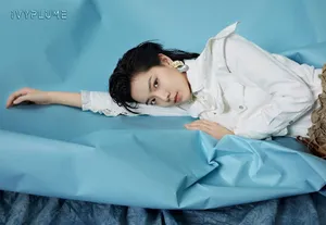 庄达菲白衬衫甜美写真图片