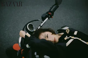 万茜黑白公路大片写真图片_3