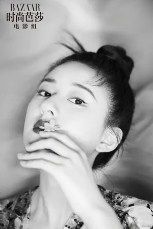 赵露思黑白怼脸照写真图片_2