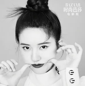赵露思黑白怼脸照写真图片_3
