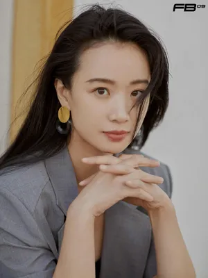 李梦高腰格子裙性感写真图片_3