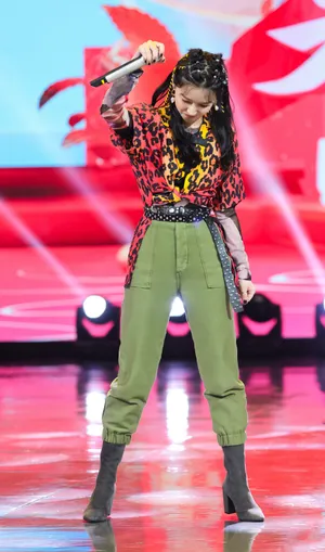 阚清子女团造型甜美舞台照图片_6