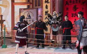 谭卓《巧手神探》优雅舞台照图片