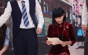 谭卓《巧手神探》优雅舞台照图片_5