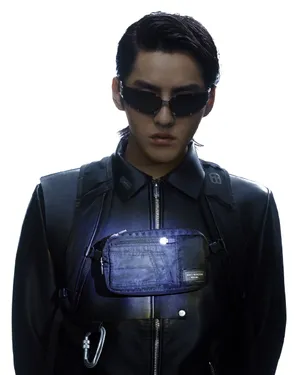 吴亦凡科幻风墨镜代言写真图片_5