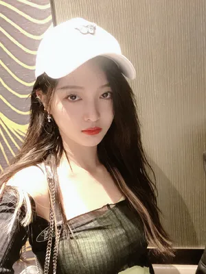 吴宣仪性感私服自拍照图片