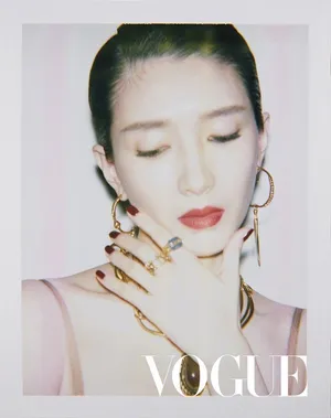 江疏影复古红唇魅力写真大片_1