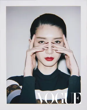 江疏影复古红唇魅力写真大片_5