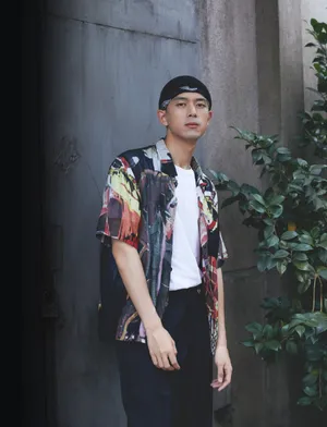 李现毛线帽头巾街头帅气写真_5