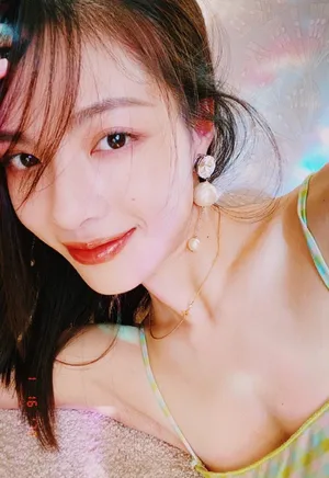 钟楚曦清凉蝴蝶吊带裙性感图片_5
