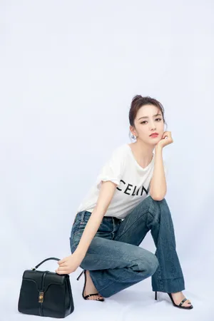 佟丽娅清爽干练写真图片