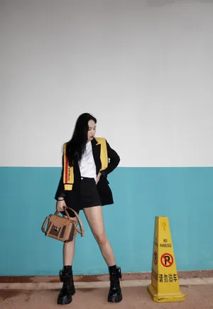 王霏霏迷人长腿写真图片