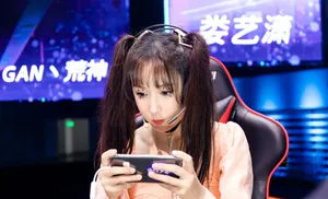 娄艺潇粉裙双马尾写真图片_9
