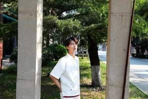 李歌洋休闲随性生活照图片