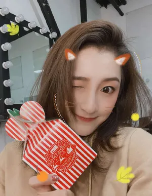 程曼鑫自拍照图片