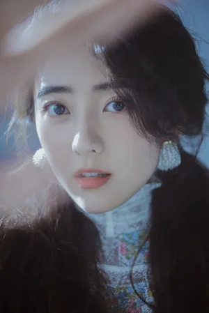梁洁双马尾碎花裙甜美写真图片_3