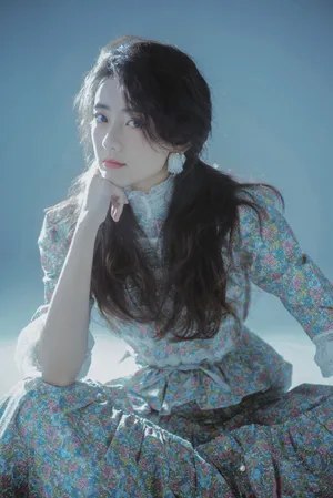 梁洁双马尾碎花裙甜美写真图片_7