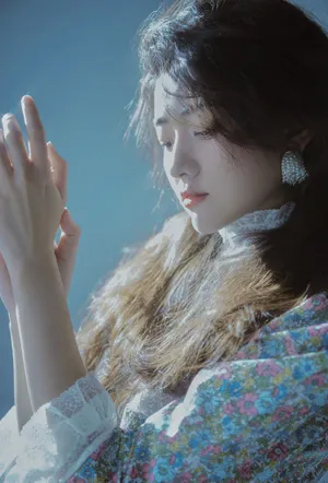梁洁双马尾碎花裙甜美写真图片_9