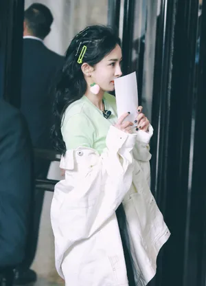 杨幂清新私服养眼街拍图片_6