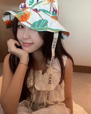 THE9虞书欣俏皮居家私服照图片_4