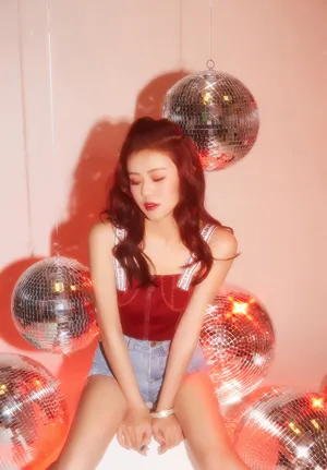 鹂蔓热裤长腿性感写真图片_4