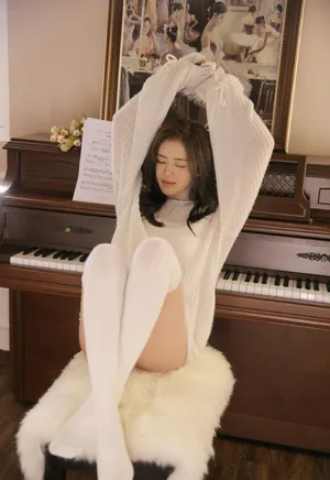 美女鹂蔓丝袜长腿性感图片写真_2
