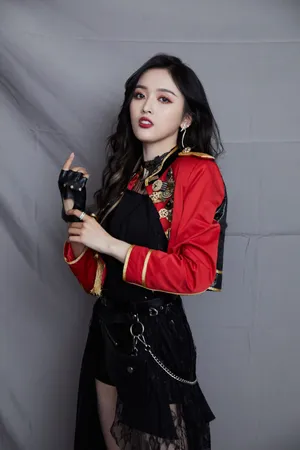 吴宣仪酷美性感写真图片_1
