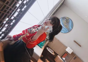 赖美云单马尾后台甜美自拍照图片_5