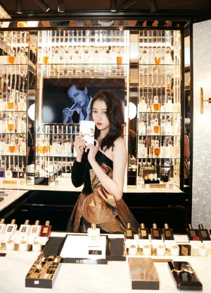 关晓彤性感妩媚写真图片_1