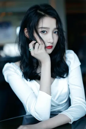 关晓彤性感妩媚写真图片_5
