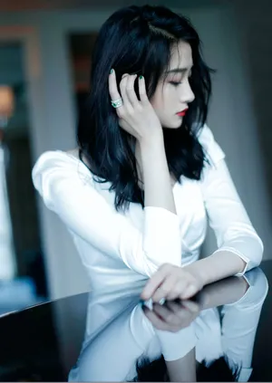 关晓彤性感妩媚写真图片_7
