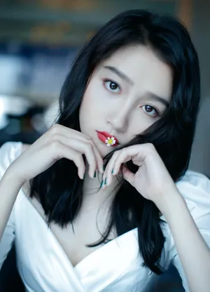 关晓彤性感妩媚写真图片_9