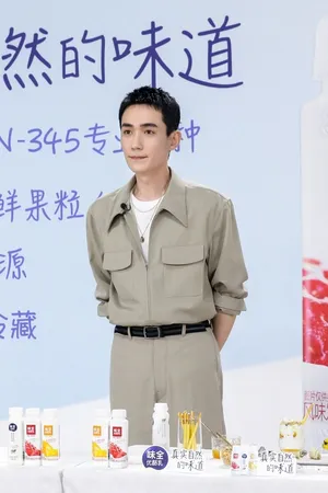 朱一龙复古工装造型品牌活动图片