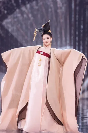 佟丽娅唯美浪漫舞台照图片_8