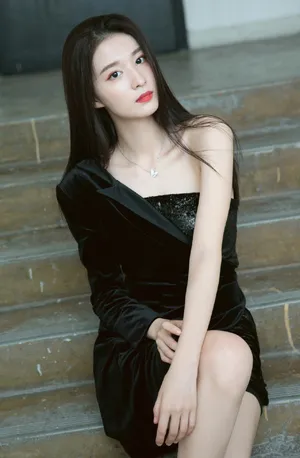 王楚然单肩礼服性感写真图片_5
