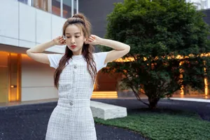 吴昕轻甜养眼写真图片_2